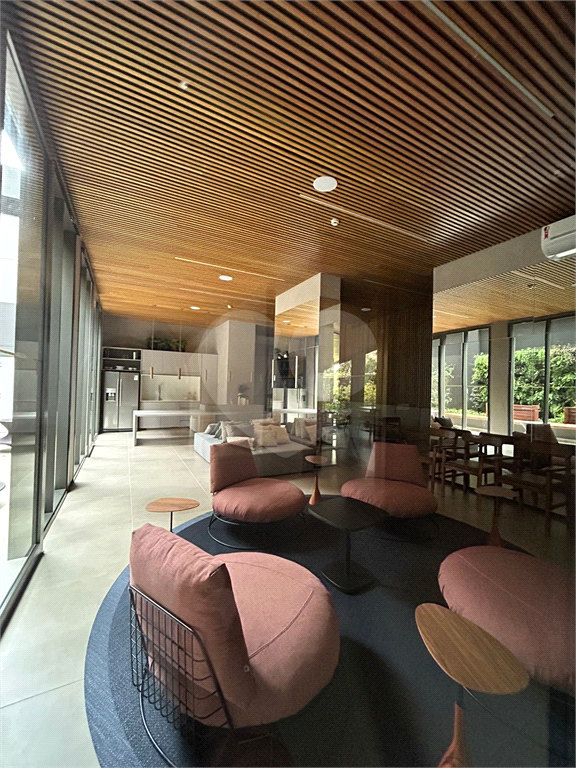 Apartamento na Oscar Freire - 2 suítes e 1 vaga - Andar alto 