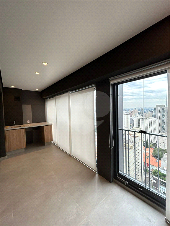 Apartamento na Oscar Freire - 2 suítes e 1 vaga - Andar alto 