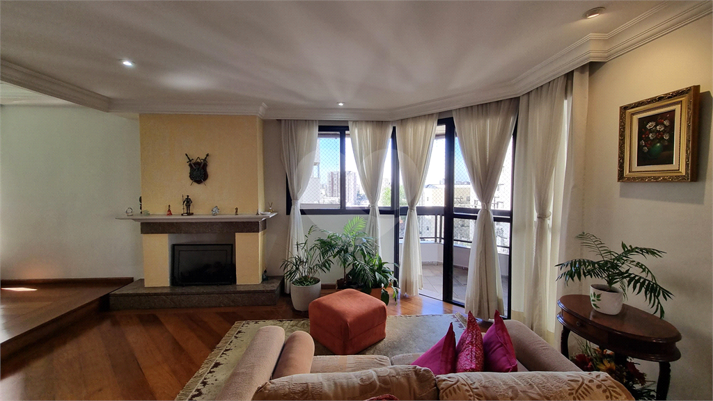 Apartamento à Venda | 218m² | 4 dormitórios  (3 suítes) | 3 vagas no Jardim São Paulo!