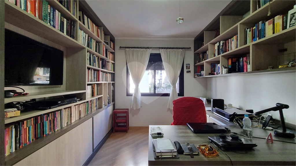 Apartamento à Venda | 218m² | 4 dormitórios  (3 suítes) | 3 vagas no Jardim São Paulo!