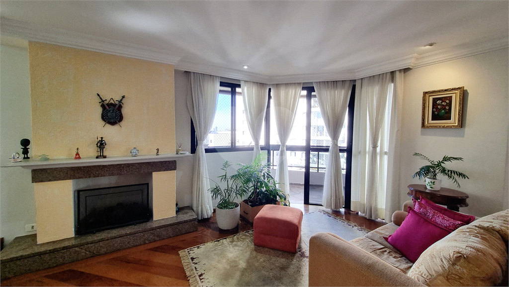 Apartamento à Venda | 218m² | 4 dormitórios  (3 suítes) | 3 vagas no Jardim São Paulo!