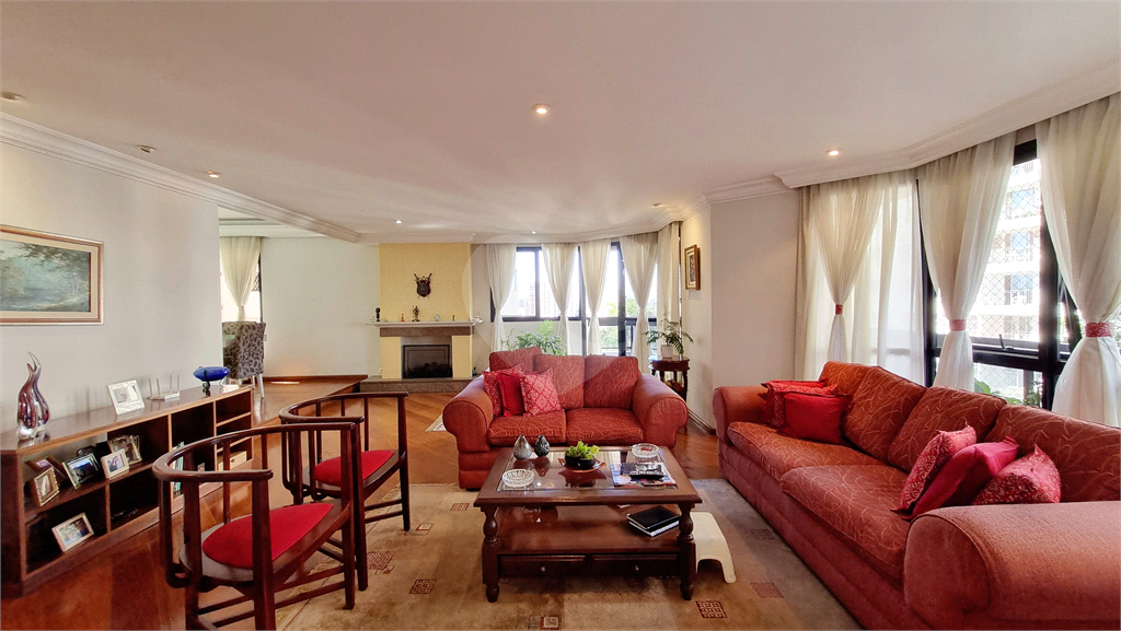 Apartamento à Venda | 218m² | 4 dormitórios  (3 suítes) | 3 vagas no Jardim São Paulo!