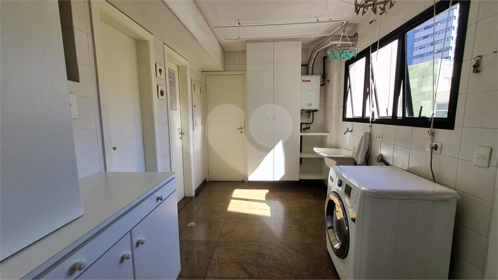 Apartamento à Venda | 218m² | 4 dormitórios  (3 suítes) | 3 vagas no Jardim São Paulo!