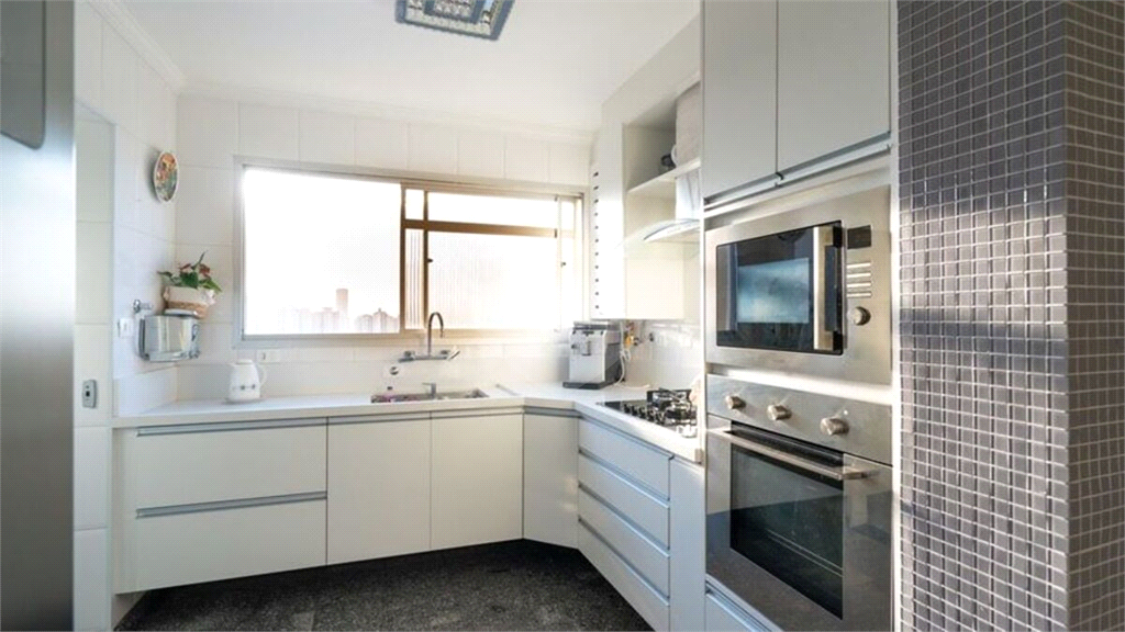 Apartamento à venda com 3 quartos, 158m² - Foto 6