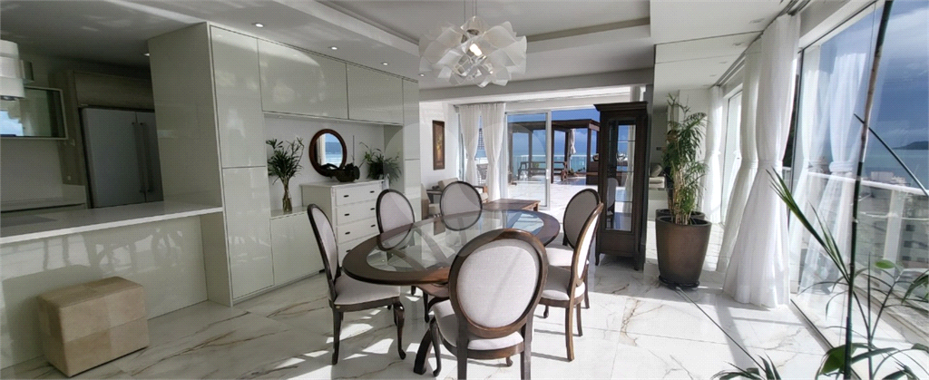Triplex 517m² à venda em Canajurê 