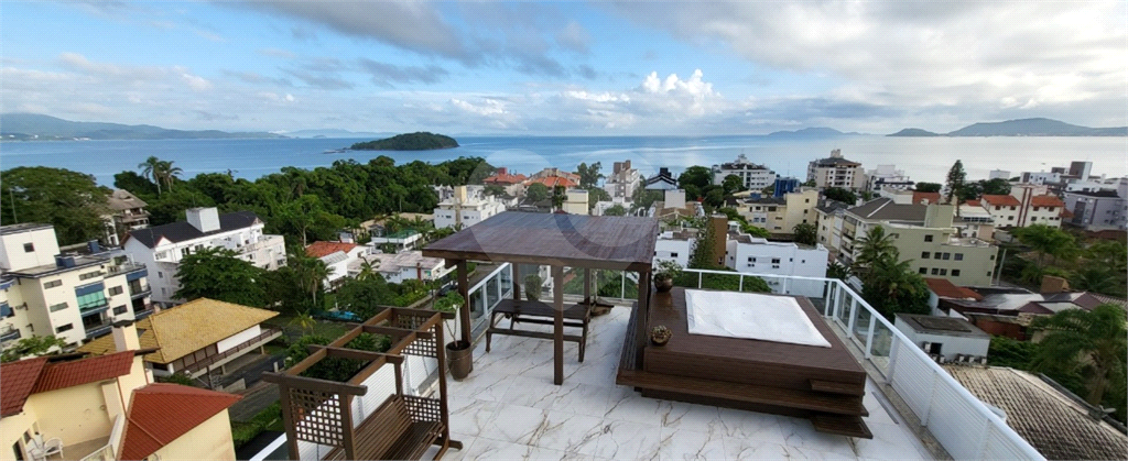 Triplex 517m² à venda em Canajurê 