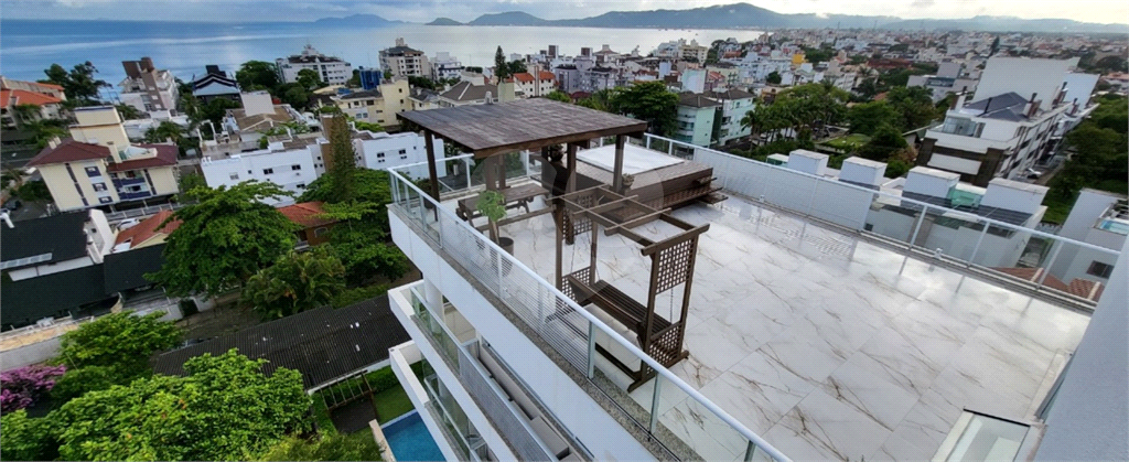Triplex 517m² à venda em Canajurê 