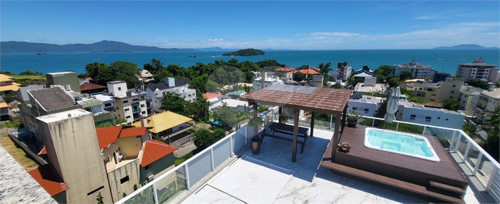 Triplex 517m² à venda em Canajurê 