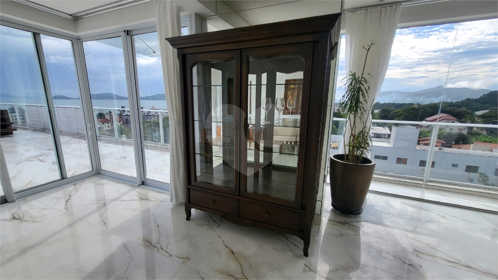 Triplex 517m² à venda em Canajurê 