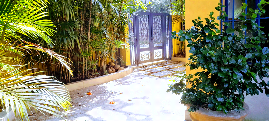 Sobrado para venda com 400 m² com 4 quartos em Real Parque