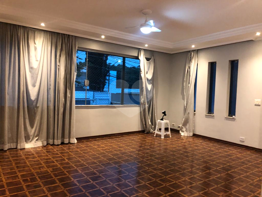 EXCELENTE SOBRADO REGIÃO DA CASA VERDE, SENDO 3 DORMITÓRIOS, 2 SUITES, 4 VAGAS DE GARAGEM COBERTAS. 