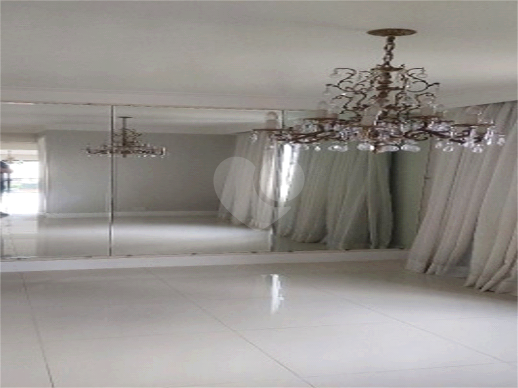 Apartamento Amplo em local nobre da Agua Fria. Um por andar, privacidade total. 240 metros com 4 quartos