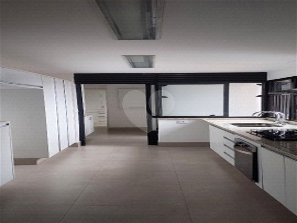 Apartamento Amplo em local nobre da Agua Fria. Um por andar, privacidade total. 240 metros com 4 quartos