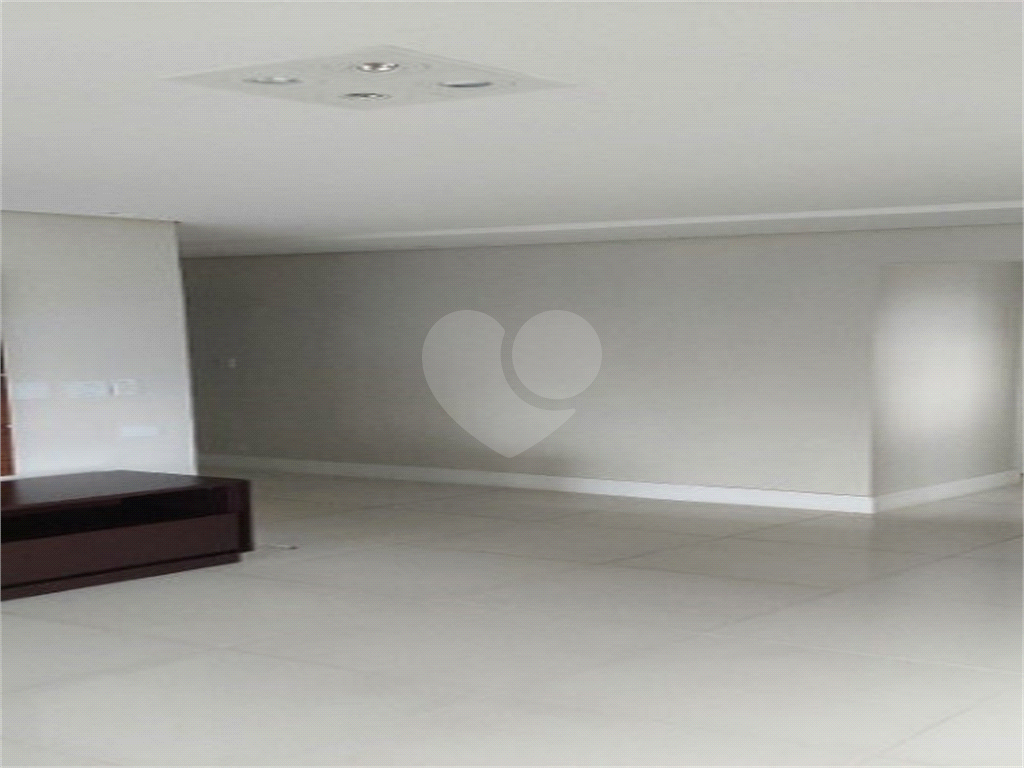 Apartamento Amplo em local nobre da Agua Fria. Um por andar, privacidade total. 240 metros com 4 quartos