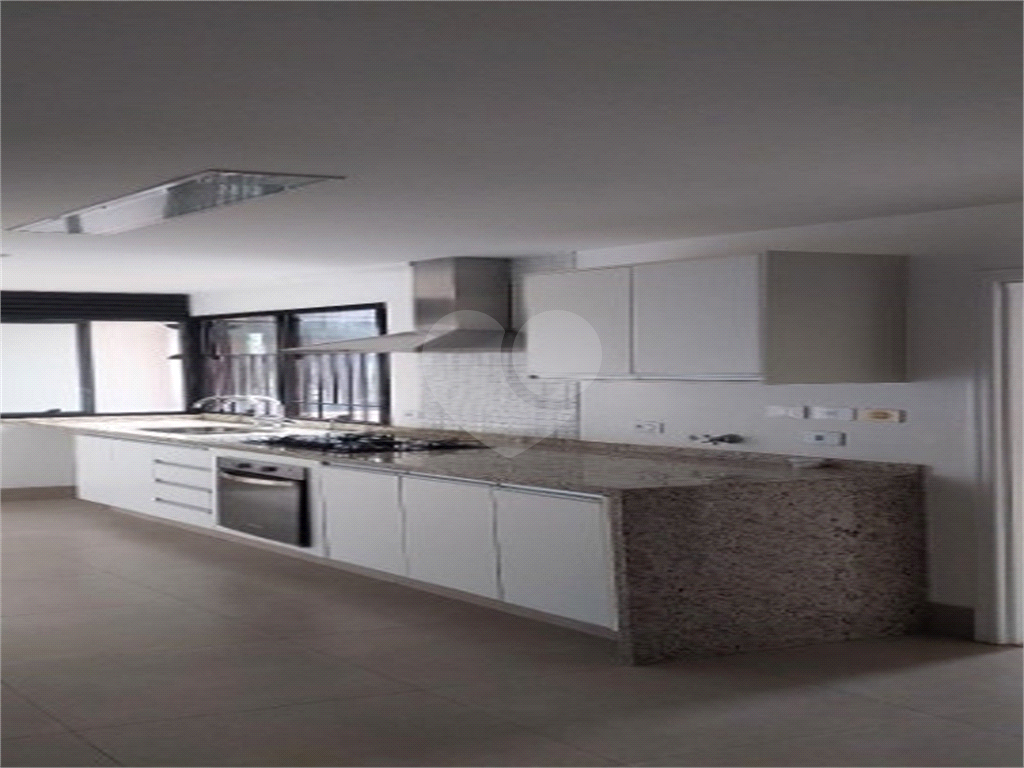 Apartamento Amplo em local nobre da Agua Fria. Um por andar, privacidade total. 240 metros com 4 quartos