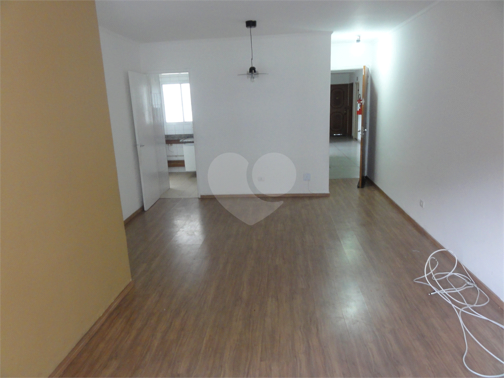 Apartamento à venda com 3 quartos, 105m² - Foto 2