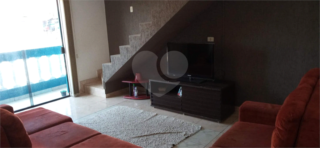 Sobrado a Venda com 275m² com 04 dormitorios, 01 suíte, 03 vagas, 03 salas, 03 banheiros