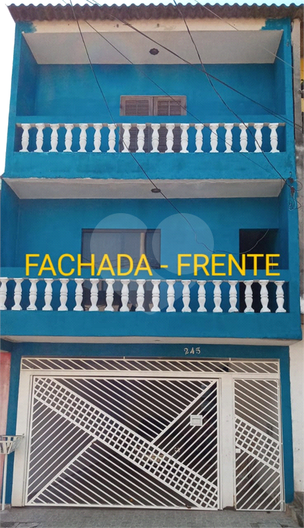 Sobrado a Venda com 275m² com 04 dormitorios, 01 suíte, 03 vagas, 03 salas, 03 banheiros