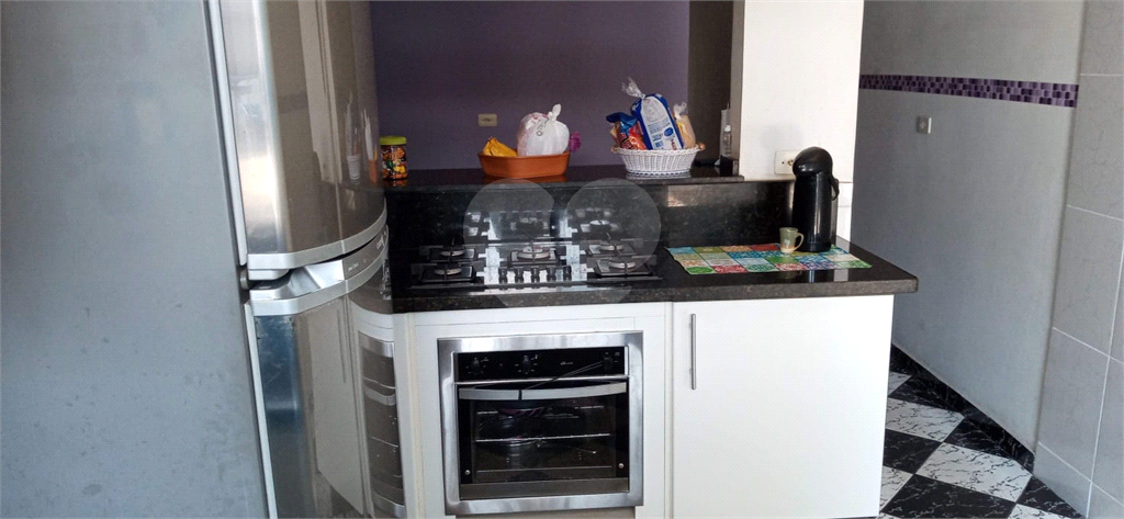 Sobrado a Venda com 275m² com 04 dormitorios, 01 suíte, 03 vagas, 03 salas, 03 banheiros