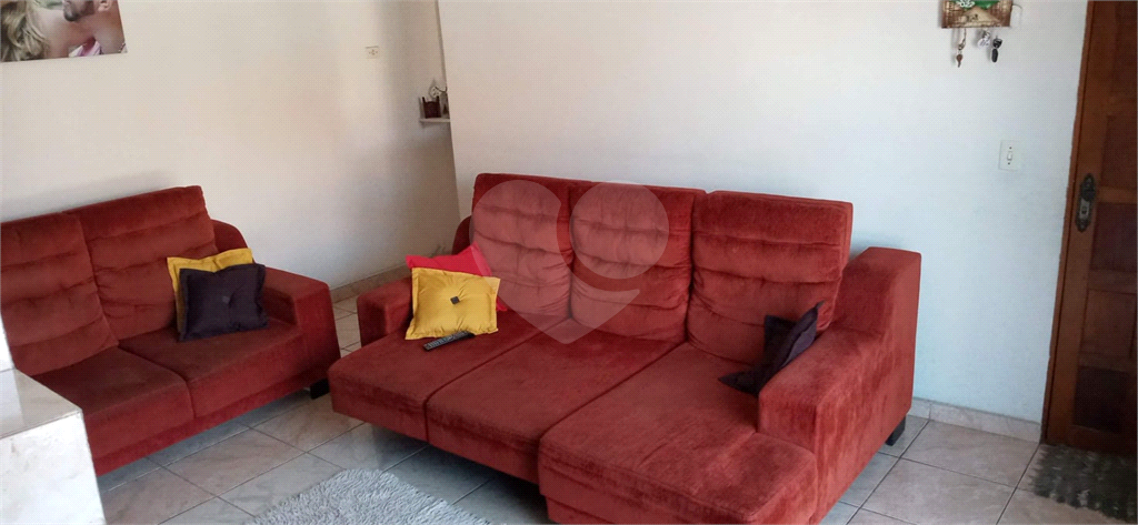 Sobrado a Venda com 275m² com 04 dormitorios, 01 suíte, 03 vagas, 03 salas, 03 banheiros