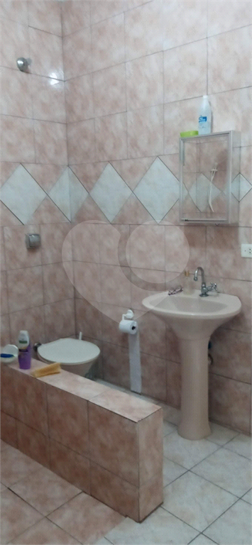 Sobrado a Venda com 275m² com 04 dormitorios, 01 suíte, 03 vagas, 03 salas, 03 banheiros