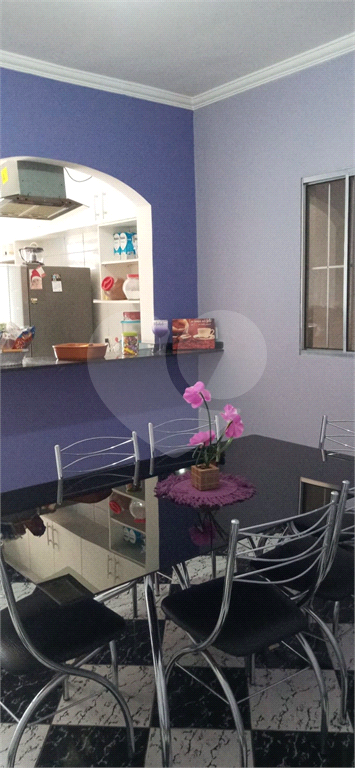 Sobrado a Venda com 275m² com 04 dormitorios, 01 suíte, 03 vagas, 03 salas, 03 banheiros