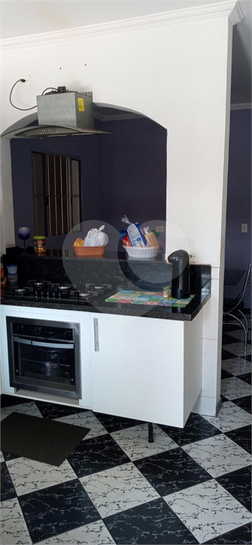 Sobrado a Venda com 275m² com 04 dormitorios, 01 suíte, 03 vagas, 03 salas, 03 banheiros