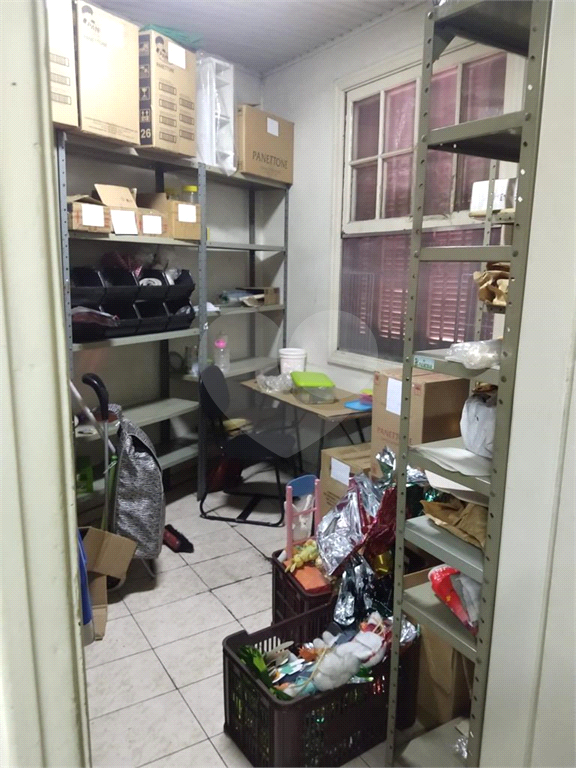 Sobrado residencial ou comercial.