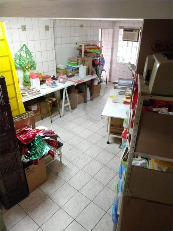 Sobrado residencial ou comercial.