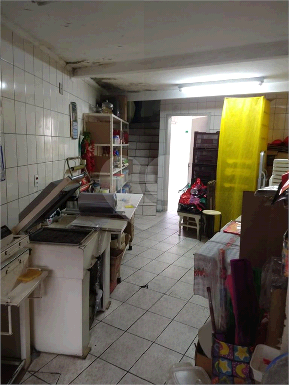 Sobrado residencial ou comercial.