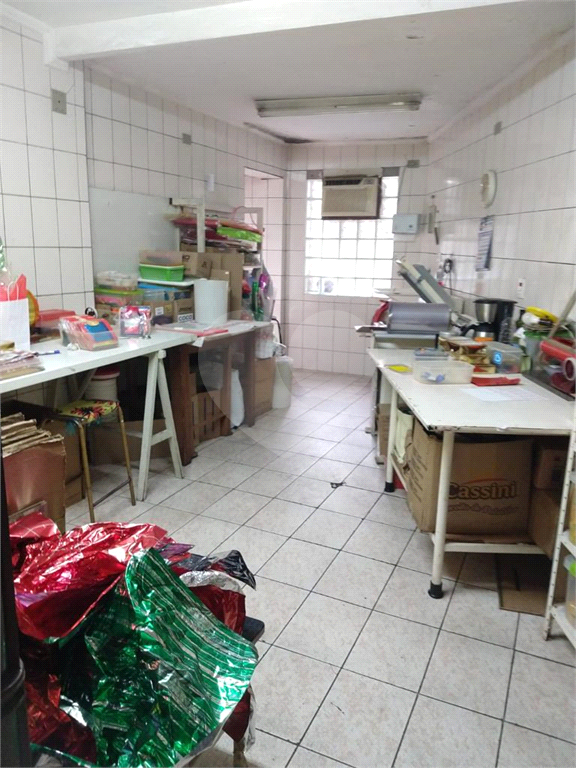 Sobrado residencial ou comercial.