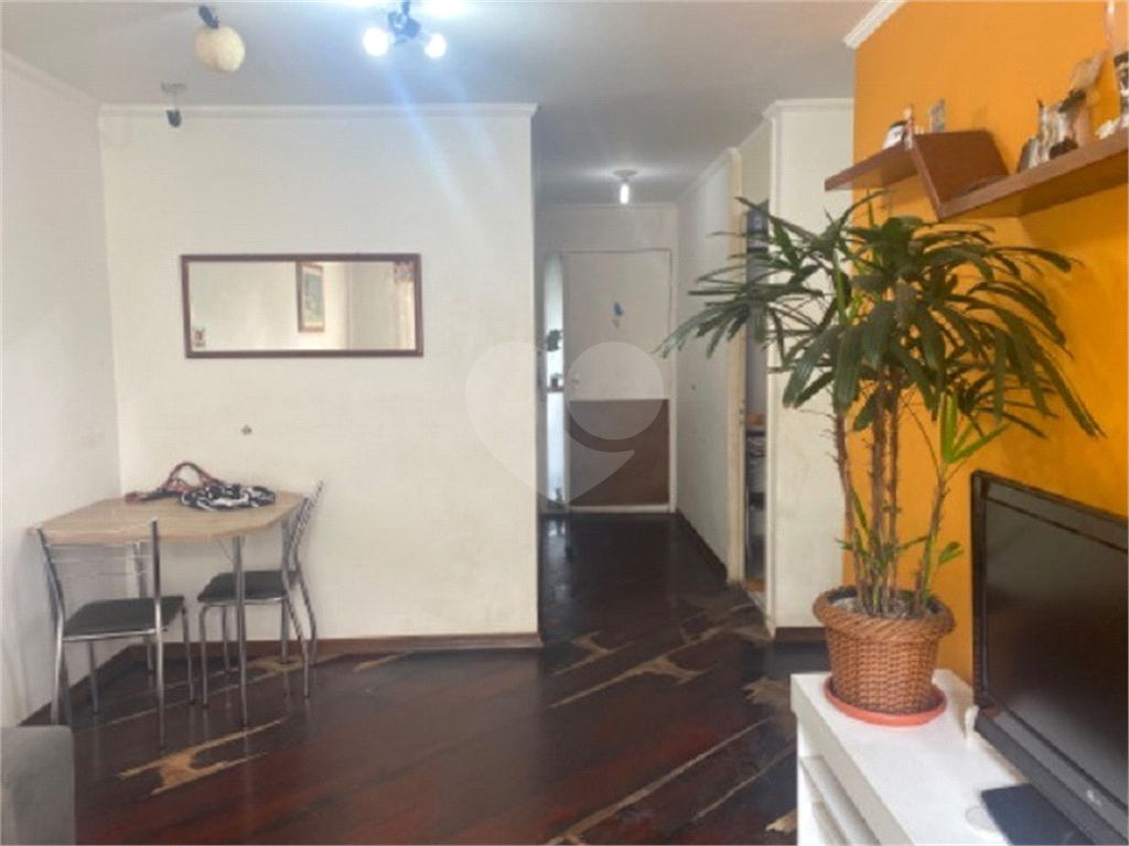 APARTAMENTO em PARQUE BRISTOL
