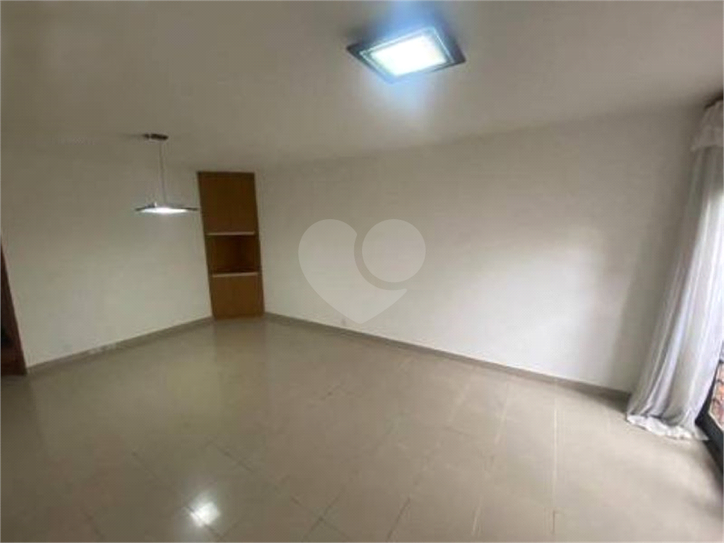 Casa à venda com 4 quartos, 157m² - Foto 1