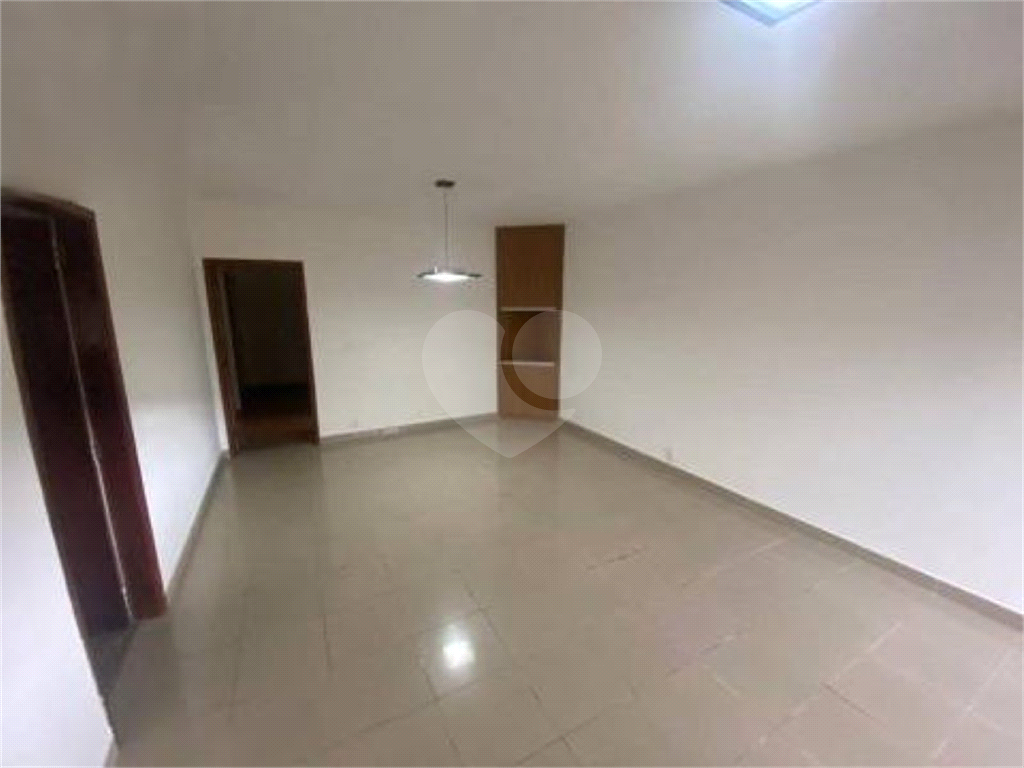 Casa à venda com 4 quartos, 157m² - Foto 2
