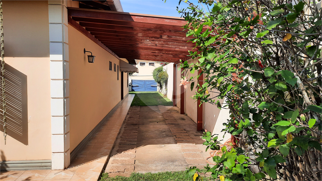 CASA TERREA - VARGEM GRANDE PAULISTA - 3 DORMITÓRIOS - 3 SUÍTES - 5 BANHEIROS - 5 VAGAS - 2 SALAS