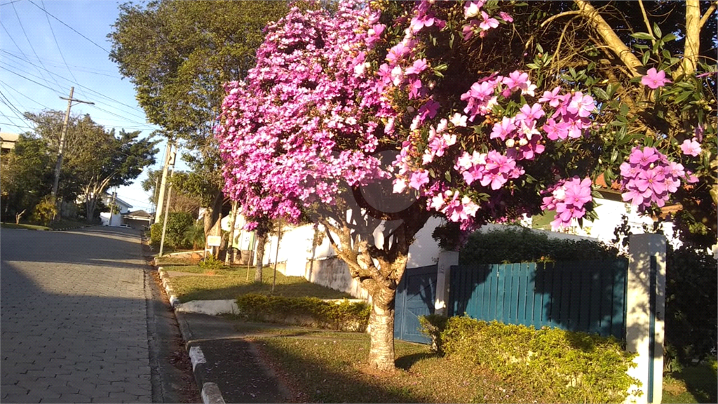 CASA TERREA - VARGEM GRANDE PAULISTA - 3 DORMITÓRIOS - 3 SUÍTES - 5 BANHEIROS - 5 VAGAS - 2 SALAS
