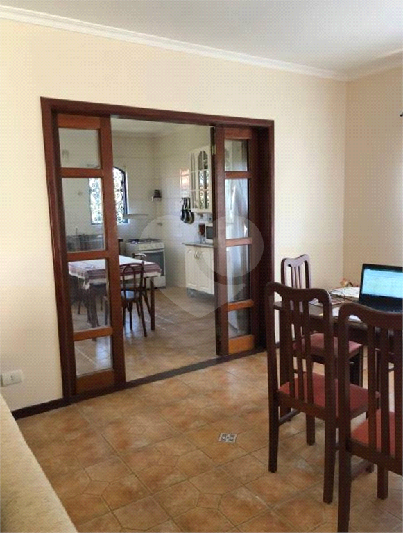 CASA TERREA - VARGEM GRANDE PAULISTA - 3 DORMITÓRIOS - 3 SUÍTES - 5 BANHEIROS - 5 VAGAS - 2 SALAS