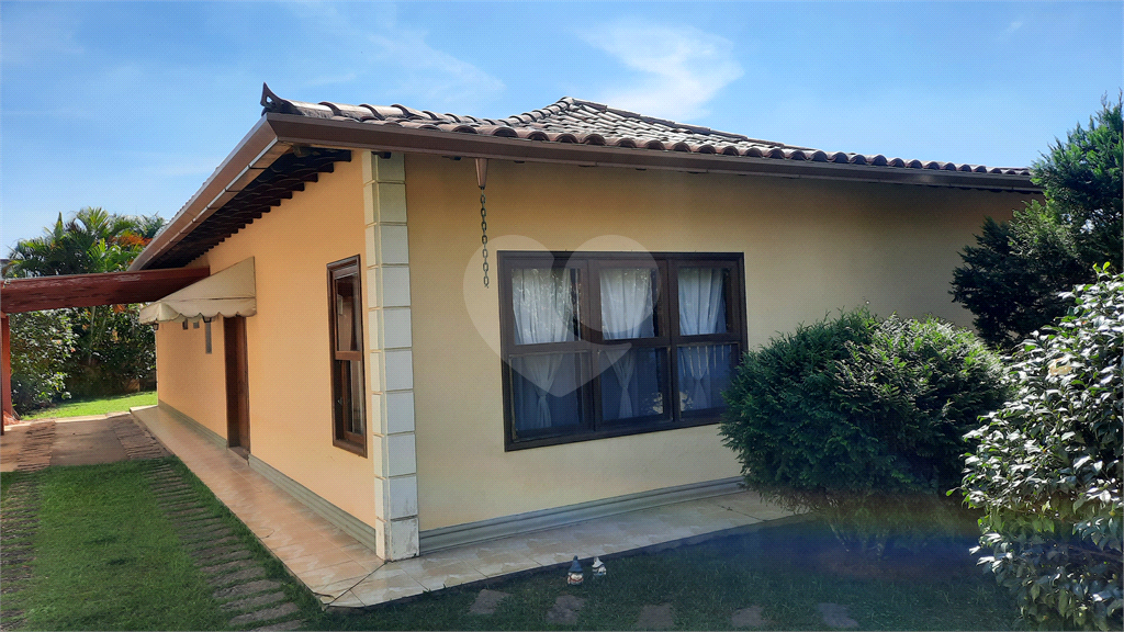 CASA TERREA - VARGEM GRANDE PAULISTA - 3 DORMITÓRIOS - 3 SUÍTES - 5 BANHEIROS - 5 VAGAS - 2 SALAS