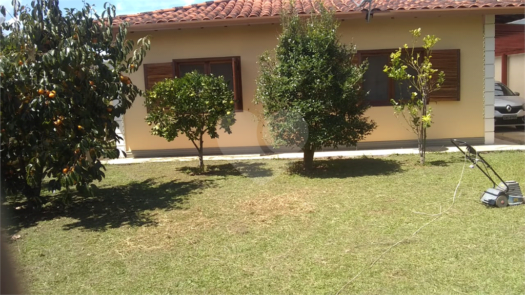 CASA TERREA - VARGEM GRANDE PAULISTA - 3 DORMITÓRIOS - 3 SUÍTES - 5 BANHEIROS - 5 VAGAS - 2 SALAS