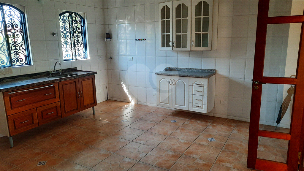 CASA TERREA - VARGEM GRANDE PAULISTA - 3 DORMITÓRIOS - 3 SUÍTES - 5 BANHEIROS - 5 VAGAS - 2 SALAS