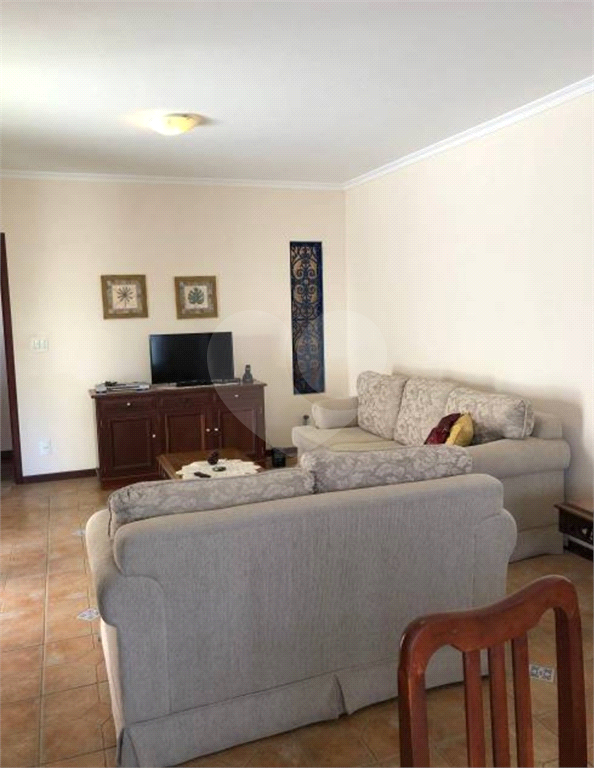 CASA TERREA - VARGEM GRANDE PAULISTA - 3 DORMITÓRIOS - 3 SUÍTES - 5 BANHEIROS - 5 VAGAS - 2 SALAS