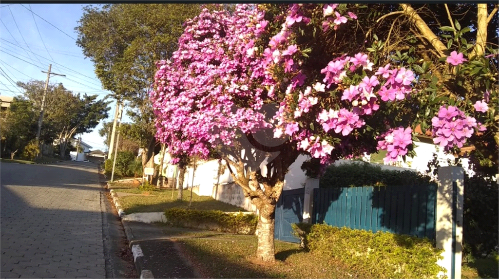 CASA TERREA - VARGEM GRANDE PAULISTA - 3 DORMITÓRIOS - 3 SUÍTES - 5 BANHEIROS - 5 VAGAS - 2 SALAS