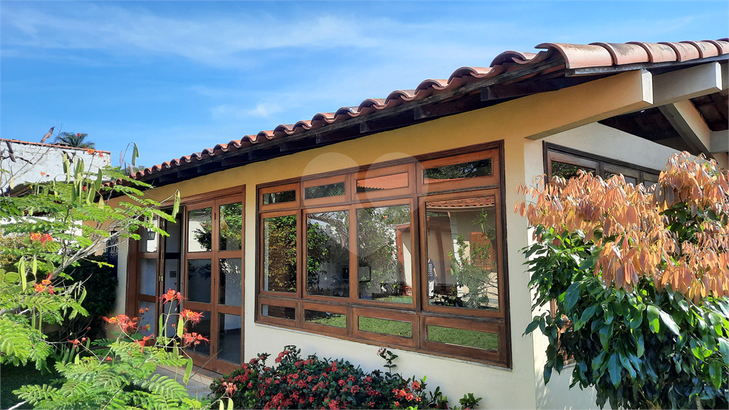 CASA TERREA - VARGEM GRANDE PAULISTA - 3 DORMITÓRIOS - 3 SUÍTES - 5 BANHEIROS - 5 VAGAS - 2 SALAS