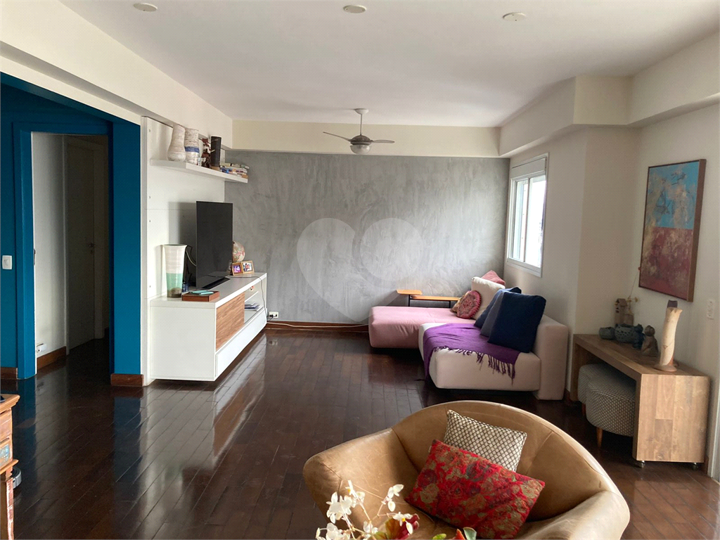 APARTAMENTO em VILA ROMANA