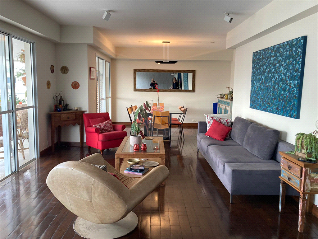 APARTAMENTO em VILA ROMANA