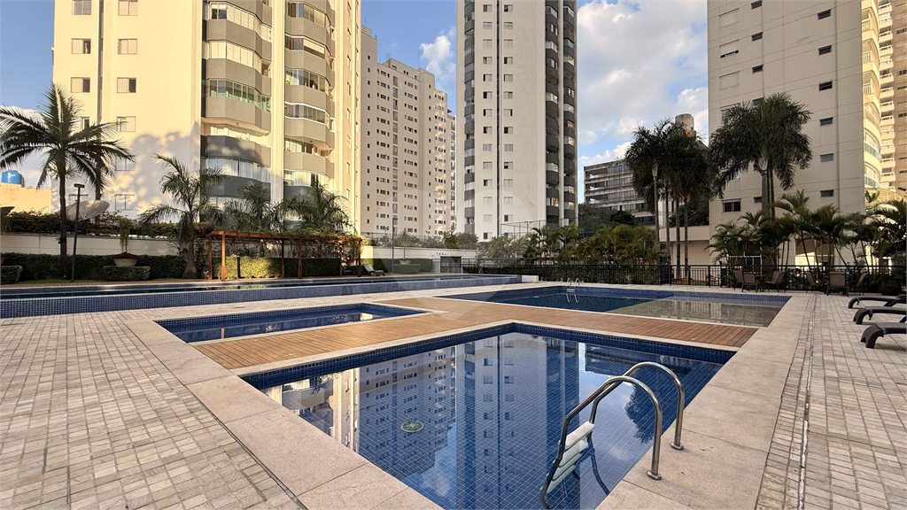 Imóvel de 180m² com ampla sala de estar 3 suítes, 3 vagas de garagem lazer completo Vila Romana