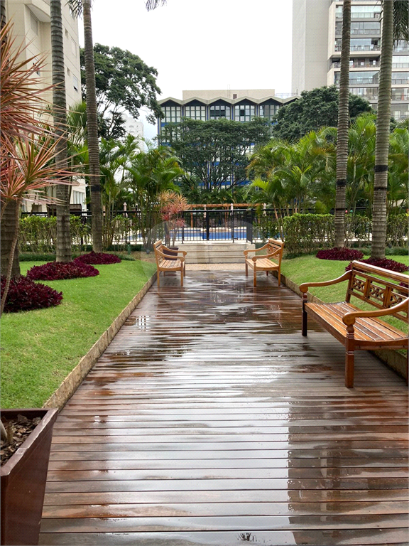 APARTAMENTO em VILA ROMANA