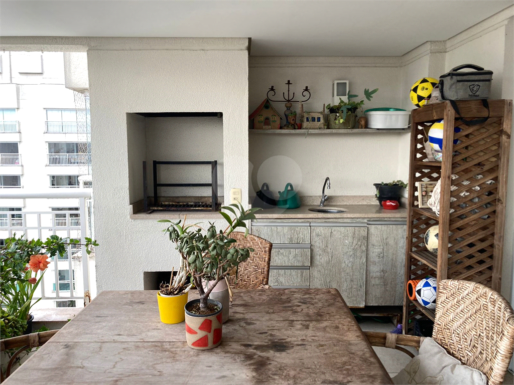 APARTAMENTO em VILA ROMANA
