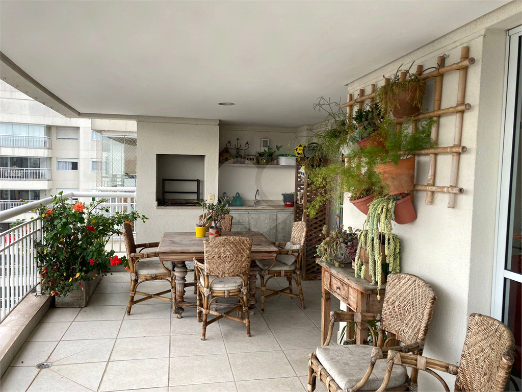 APARTAMENTO em VILA ROMANA