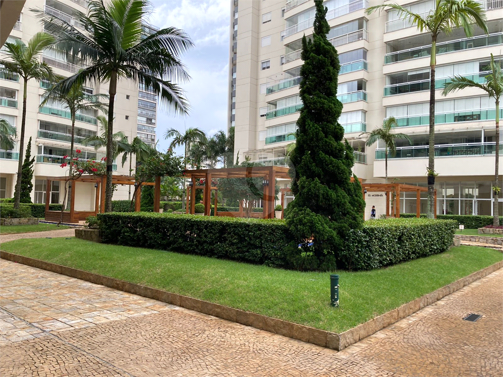 APARTAMENTO em VILA ROMANA
